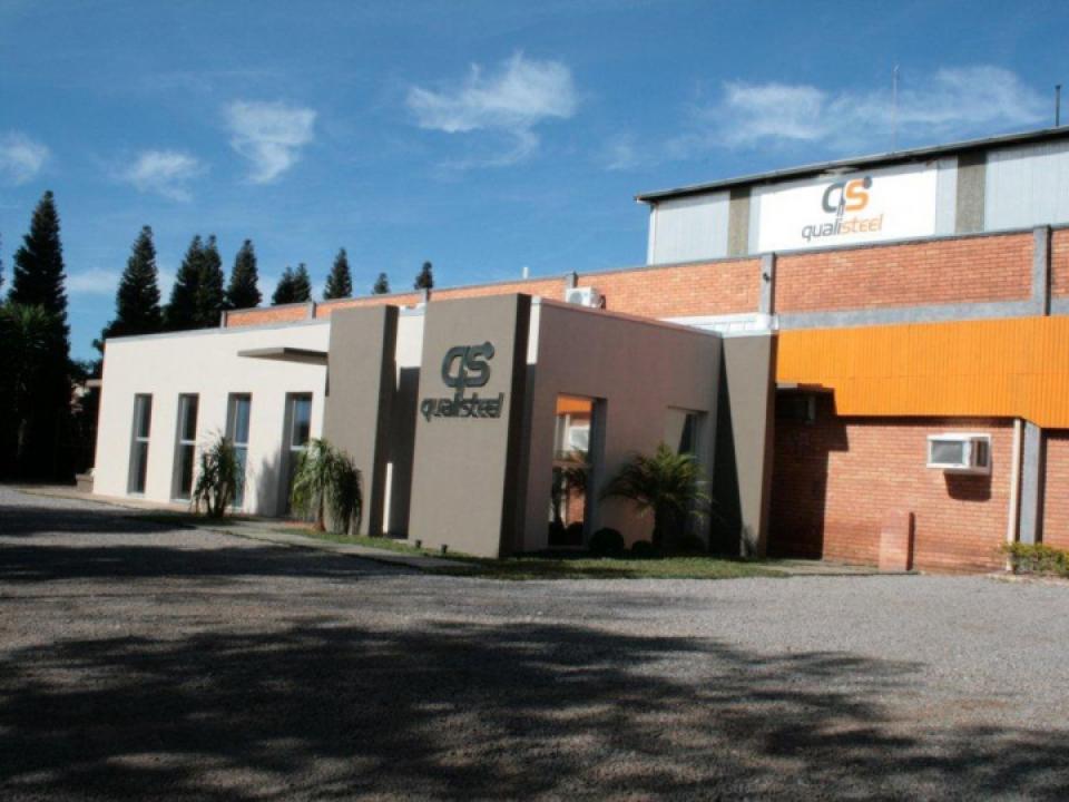 Quatro Décadas de<br /><span>Excelência Metalúrgica</span>